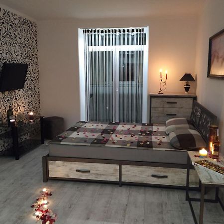 Home In Center With Jacuzzi Ivano-Frankivsk Ngoại thất bức ảnh