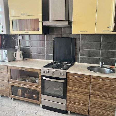 Home In Center With Jacuzzi Ivano-Frankivsk Ngoại thất bức ảnh