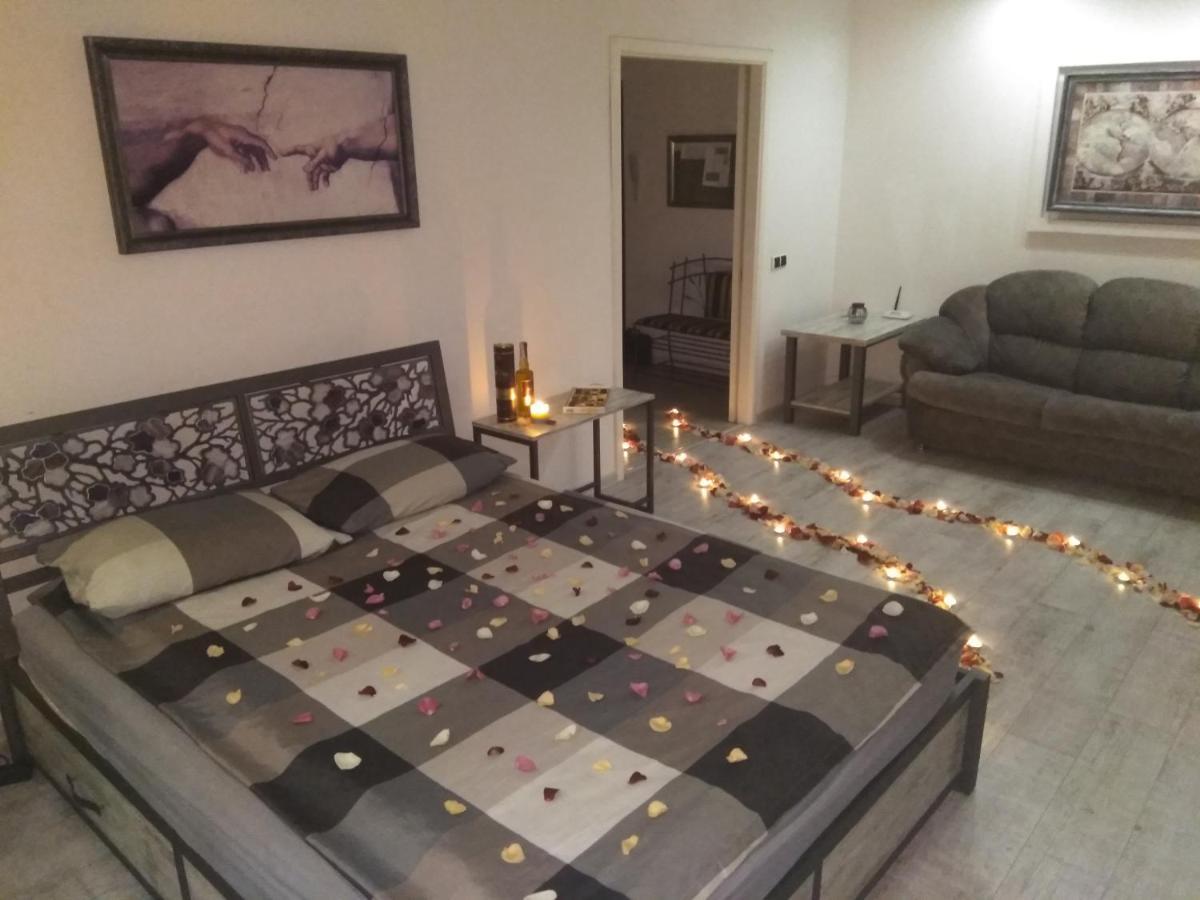Home In Center With Jacuzzi Ivano-Frankivsk Ngoại thất bức ảnh