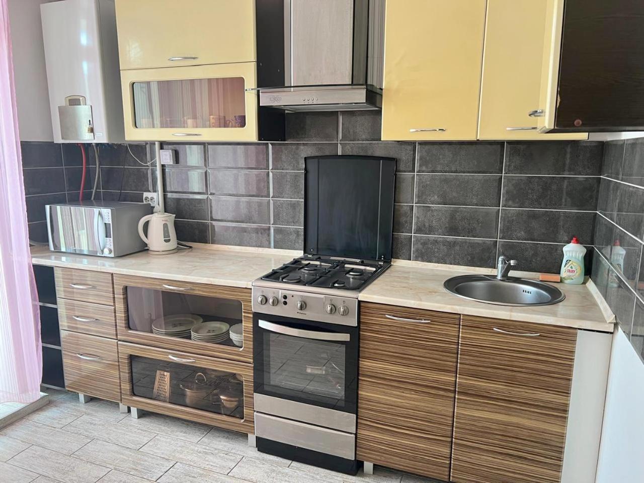 Home In Center With Jacuzzi Ivano-Frankivsk Ngoại thất bức ảnh