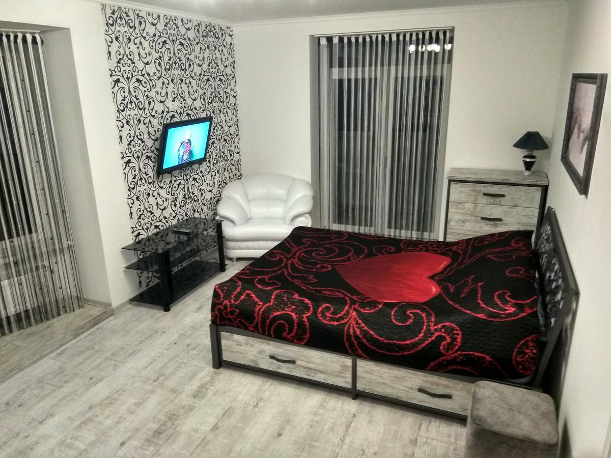 Home In Center With Jacuzzi Ivano-Frankivsk Ngoại thất bức ảnh